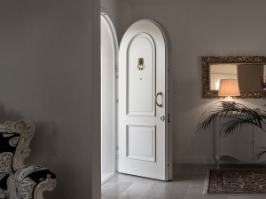 Арочная бронированная входная дверь