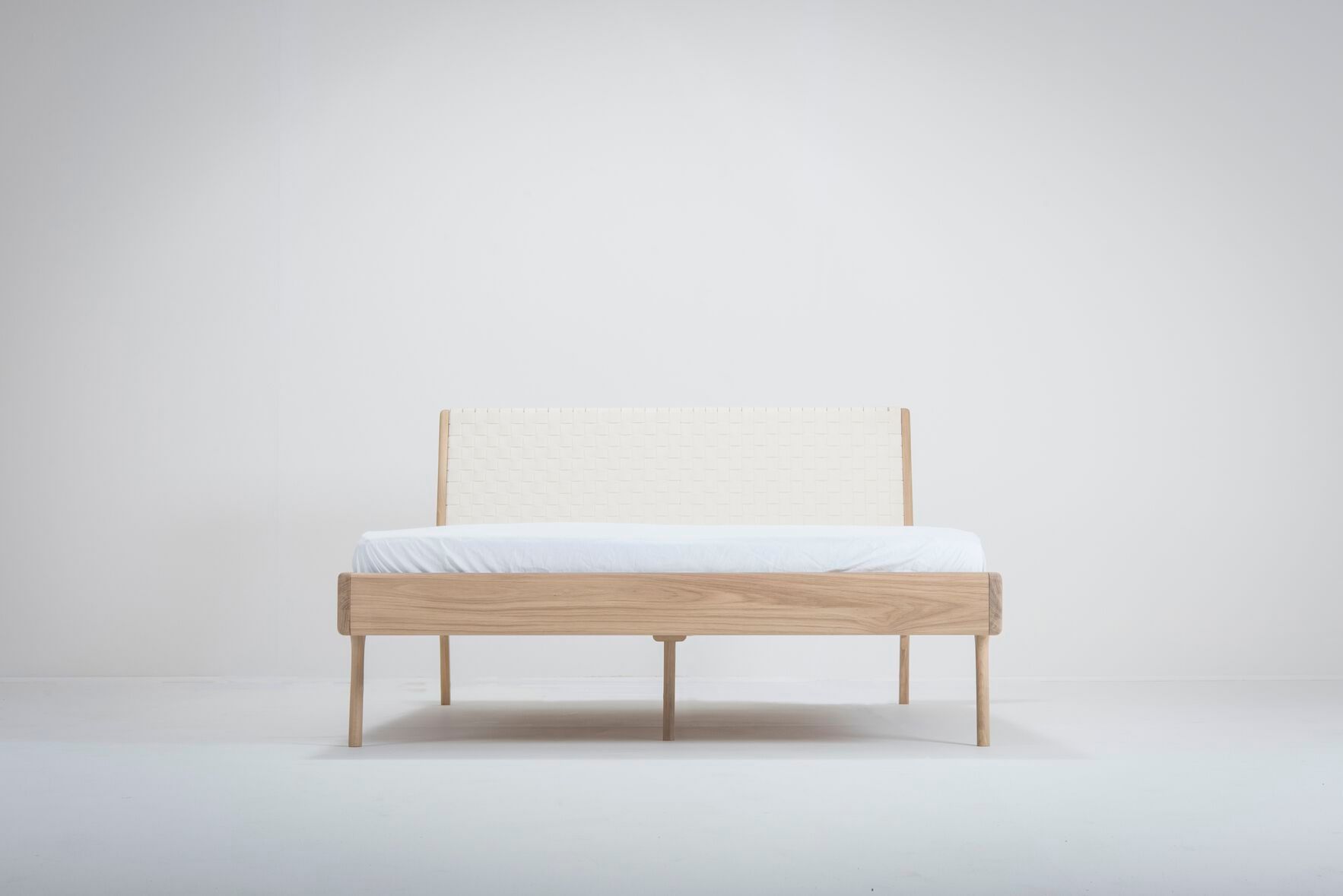 Дубовая двуспальная кровать Gazzda Fawn ARCH-00085993 - Вид №21