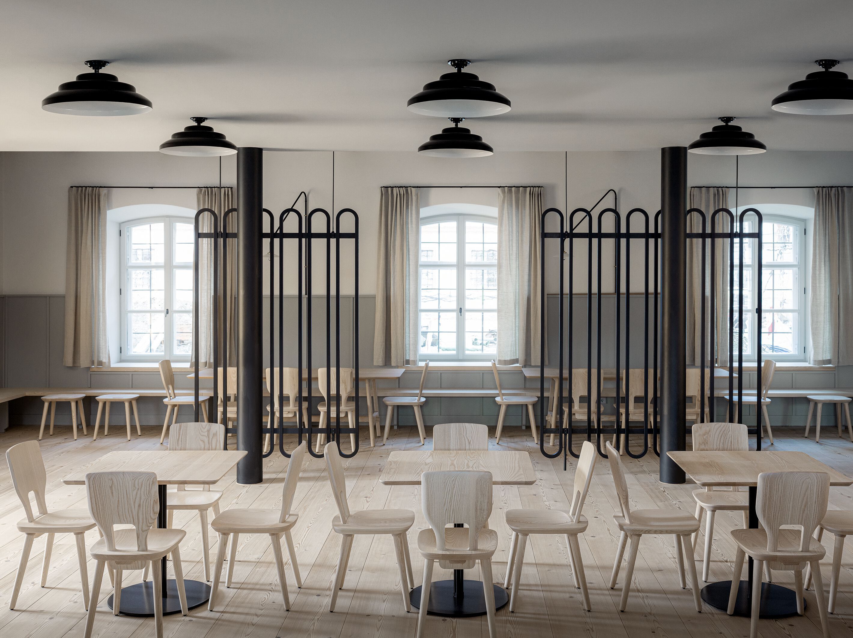 Прямоугольный обеденный стол из массива дерева ZEITRAUM VNA ARCH-00035414 - Вид №6