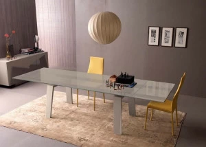 Italy Dream Design Стол на трапециевидных ножках из дерева, лакированного матовым песком.