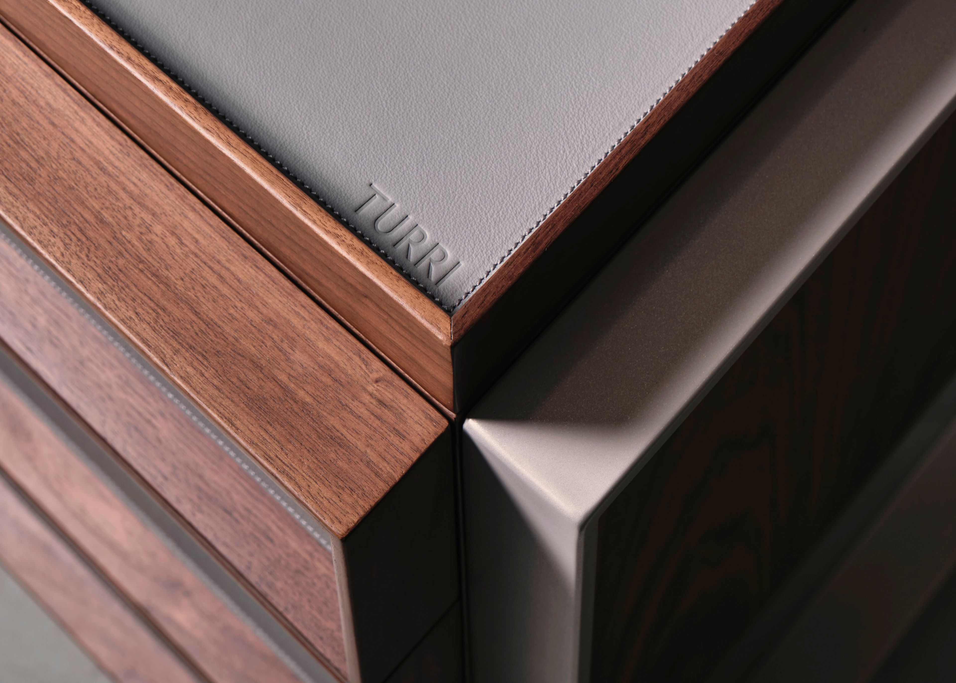 Деревянный комод с кожаными деталями Turri Joel ARCH-00119611 - Вид №2
