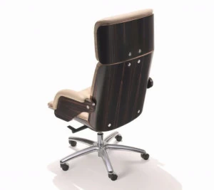 ARTOM by Ultom Поворотное кожаное кресло руководителя с высокой спинкой Nesi