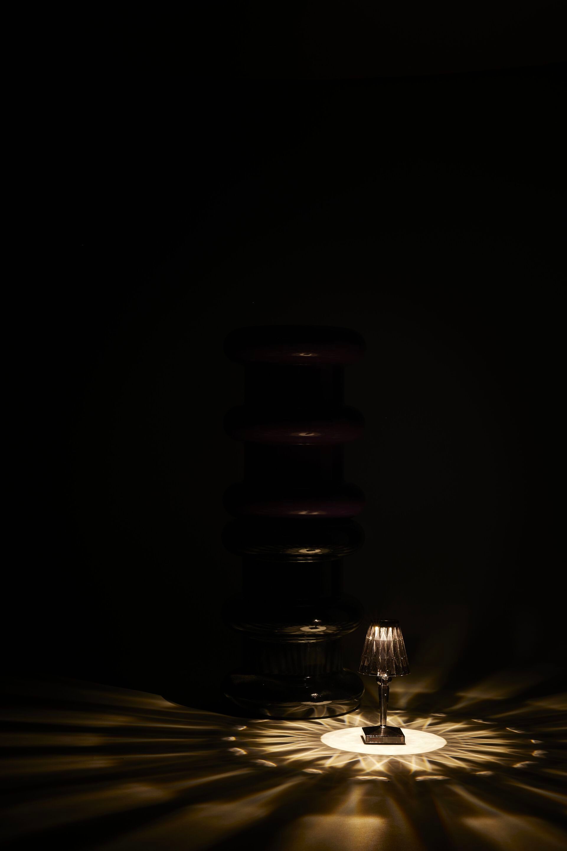 Светодиодная настольная лампа из инженерного пластика с батарейным питанием Kartell BATTERY ARCH-00018992 - Вид №18