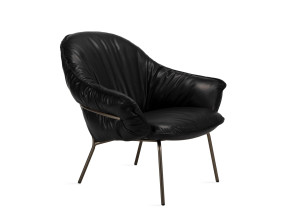 Кожаное кресло с подлокотниками