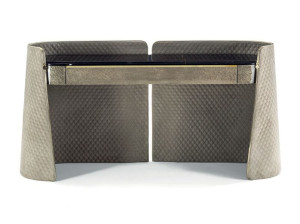 Мраморная консоль с стеганым покрытием
