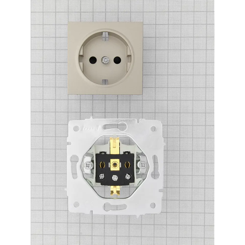 Розетка Lezard Vesna с заземлением в цвете титан 87103777 STLM-1580306 - Вид №4