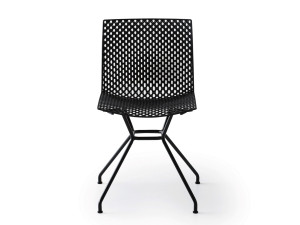 Стул из инженерного пластика с решетчатой конструкцией