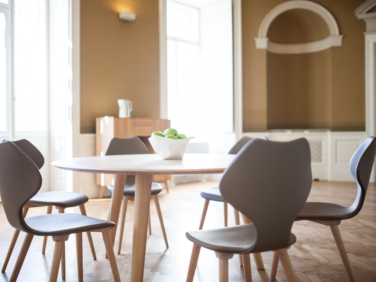 Круглый деревянный обеденный стол sixay furniture Фрида ARCH-00024769 - Вид №1