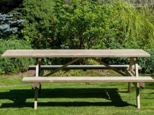 Деревянный стол для пикника с местом для инвалидов