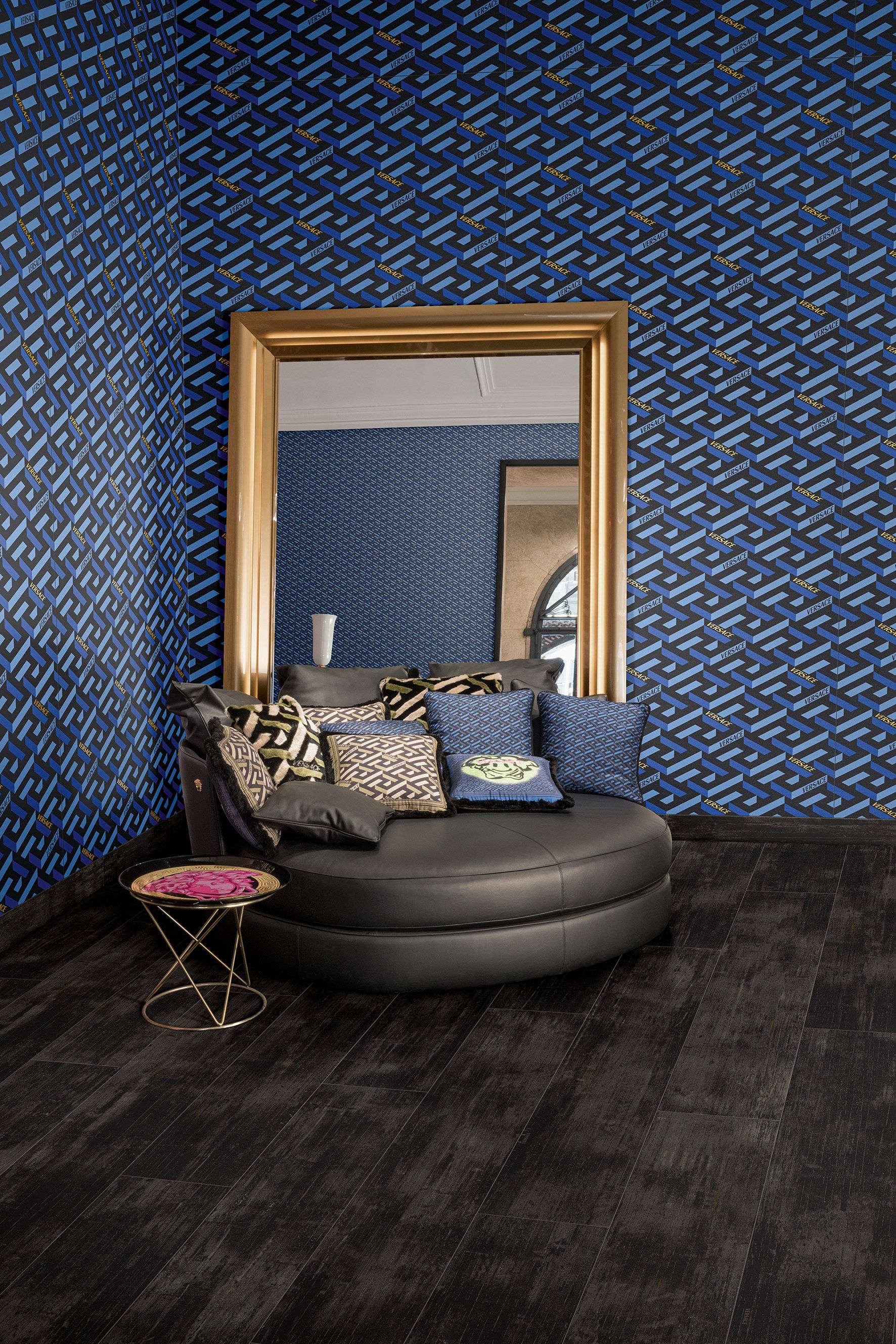 Облицовка керамогранита для интерьера Versace Ceramics Манифест ARCH-00079481 - Вид №1