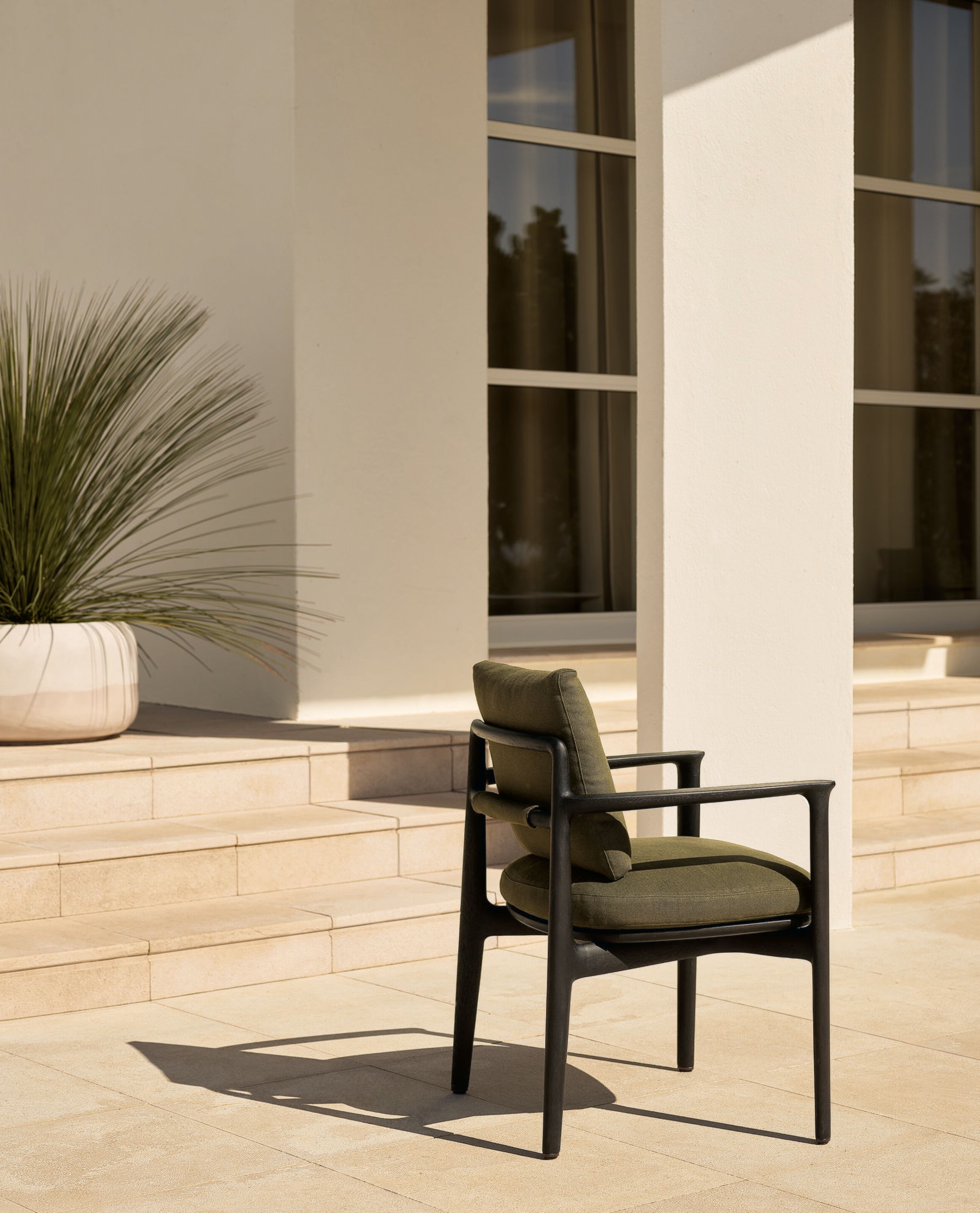 Тканевый стул с подлокотниками Poliform Магнолия ARCH-00116109 - Вид №1