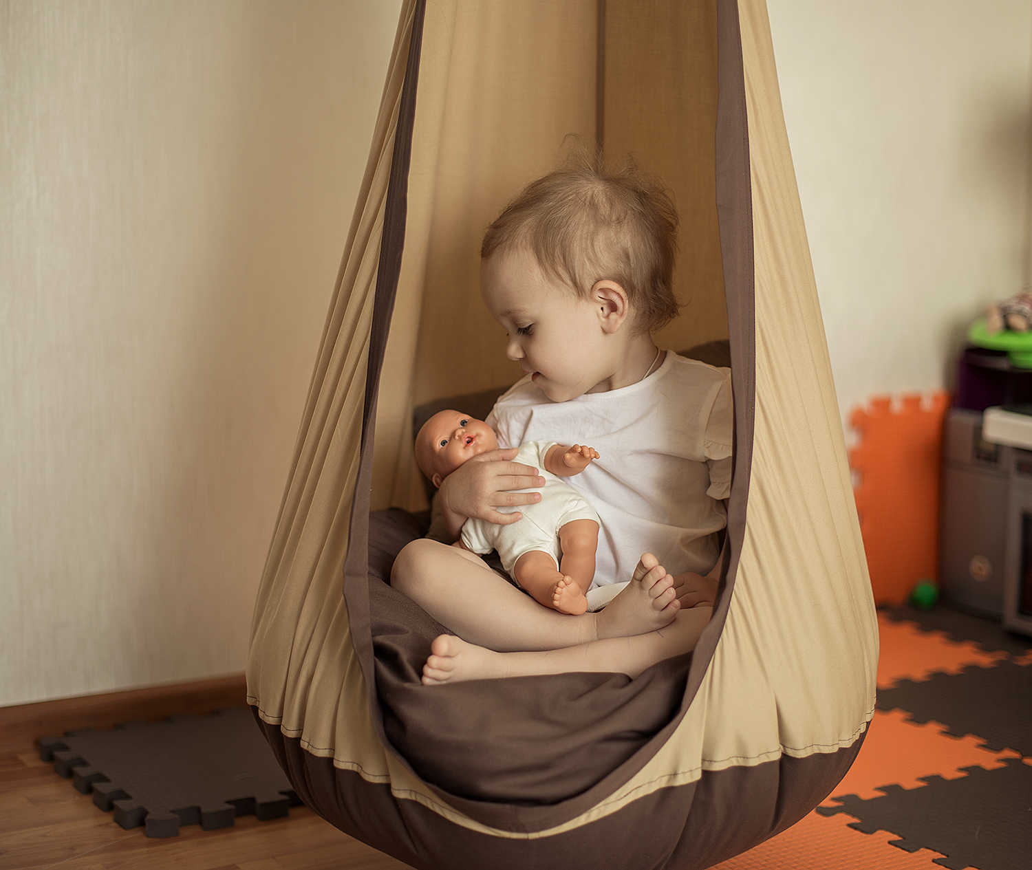 Подвесное кресло-кокон бежево-коричневое ПОКАЧАЙКА  326710 Бежевый Santreyd  - Вид №2