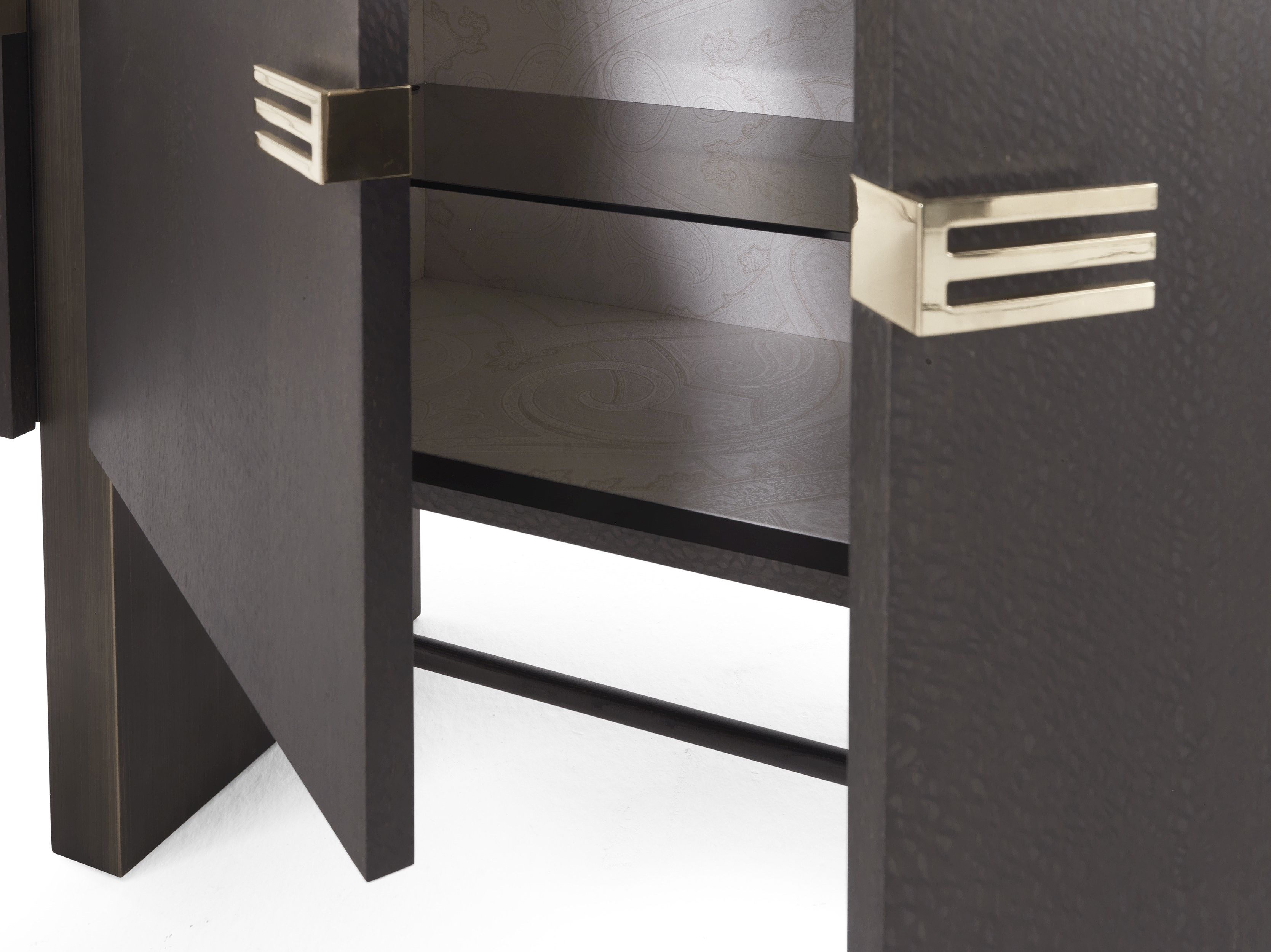 Деревянный шкаф с распашными дверями ETRO Home Interiors Rajan ARCH-00057682 - Вид №5