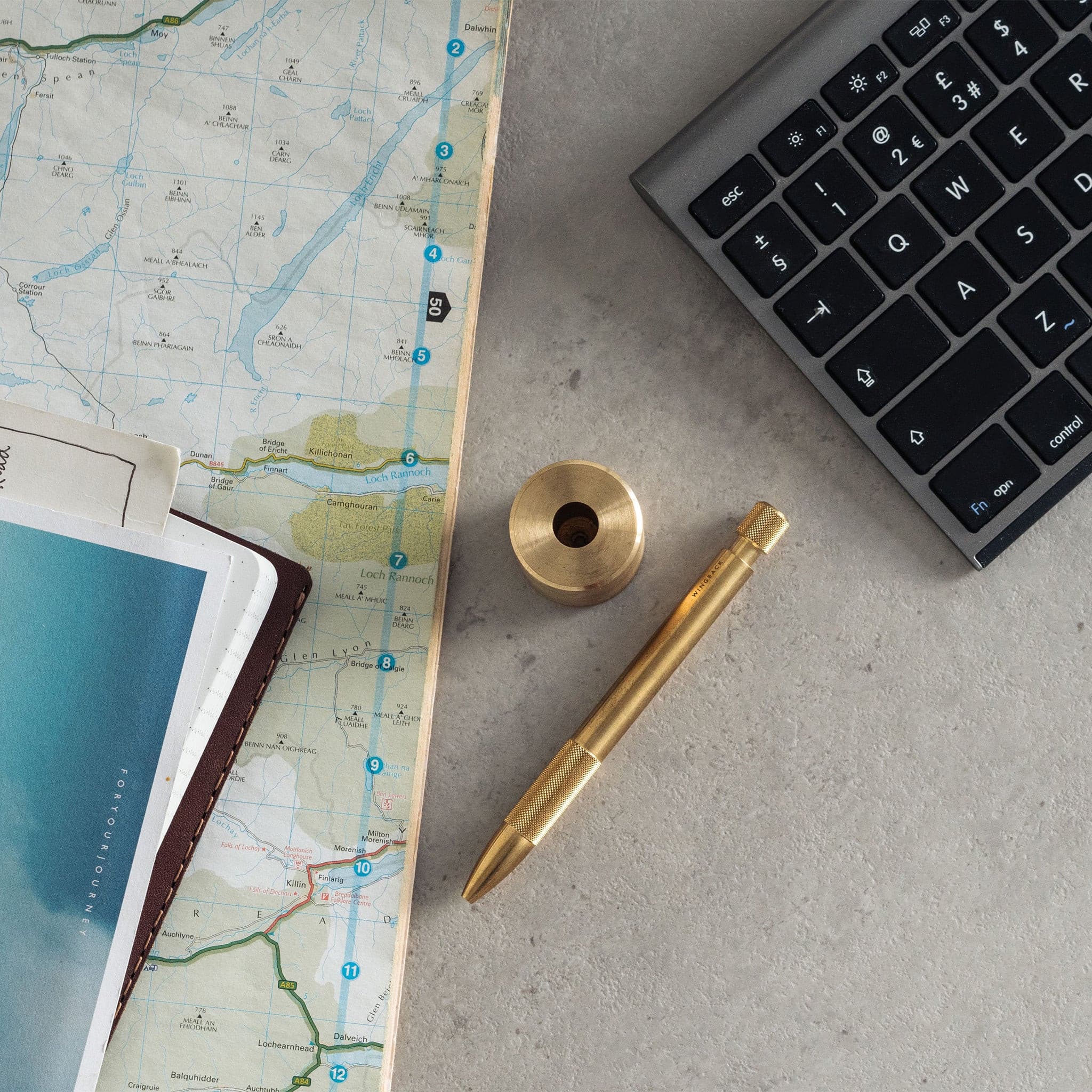 W206BRA Держатель для ручек/карандашей - латунь Wingback  - Вид №3