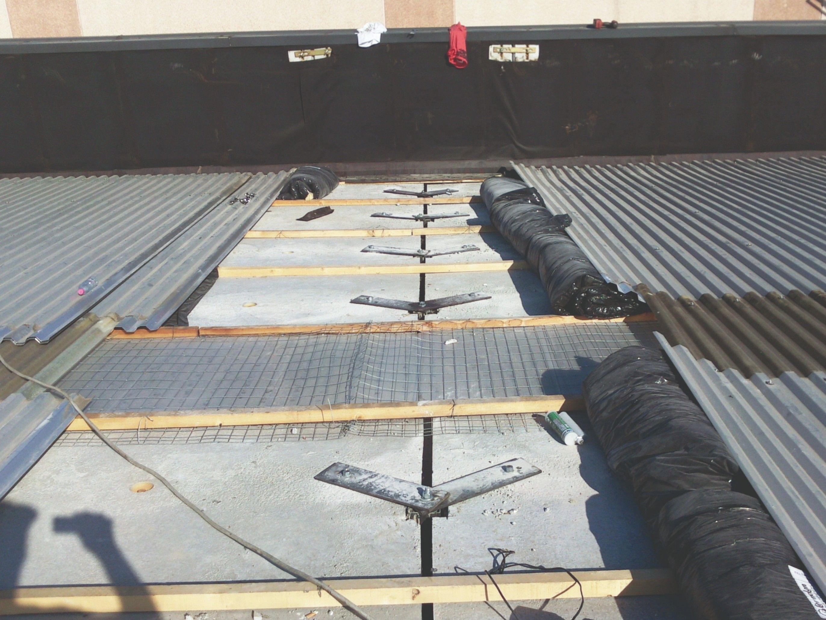 Система ограничения черепицы-балки со стальными профилями Seriana Vincolo tegolo – trave ARCH-00082339 - Вид №1