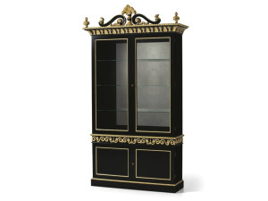 Витрина из дерева и стекла