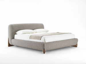 Деревянная двуспальная кровать с мягким изголовьем