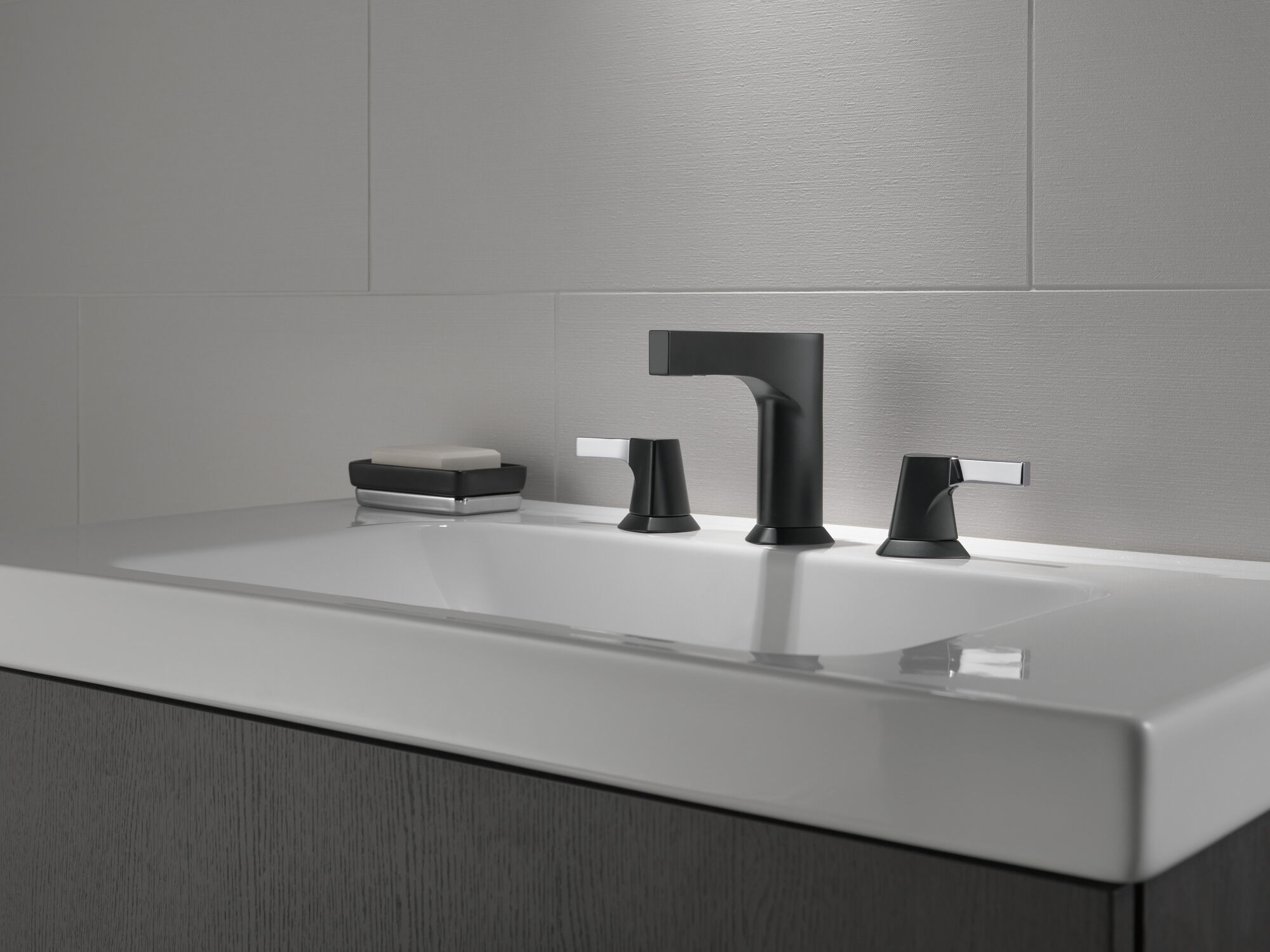 Смеситель для ванной комнаты с двумя ручками - меньше ручек Delta Faucet 3574-BLMPU-LHP-DST - Вид №2