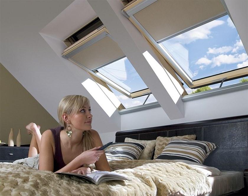 Fakro Распашное мансардное окно из сосны с электроприводом Finestra a bilico sun-id-1416050 - Вид №5