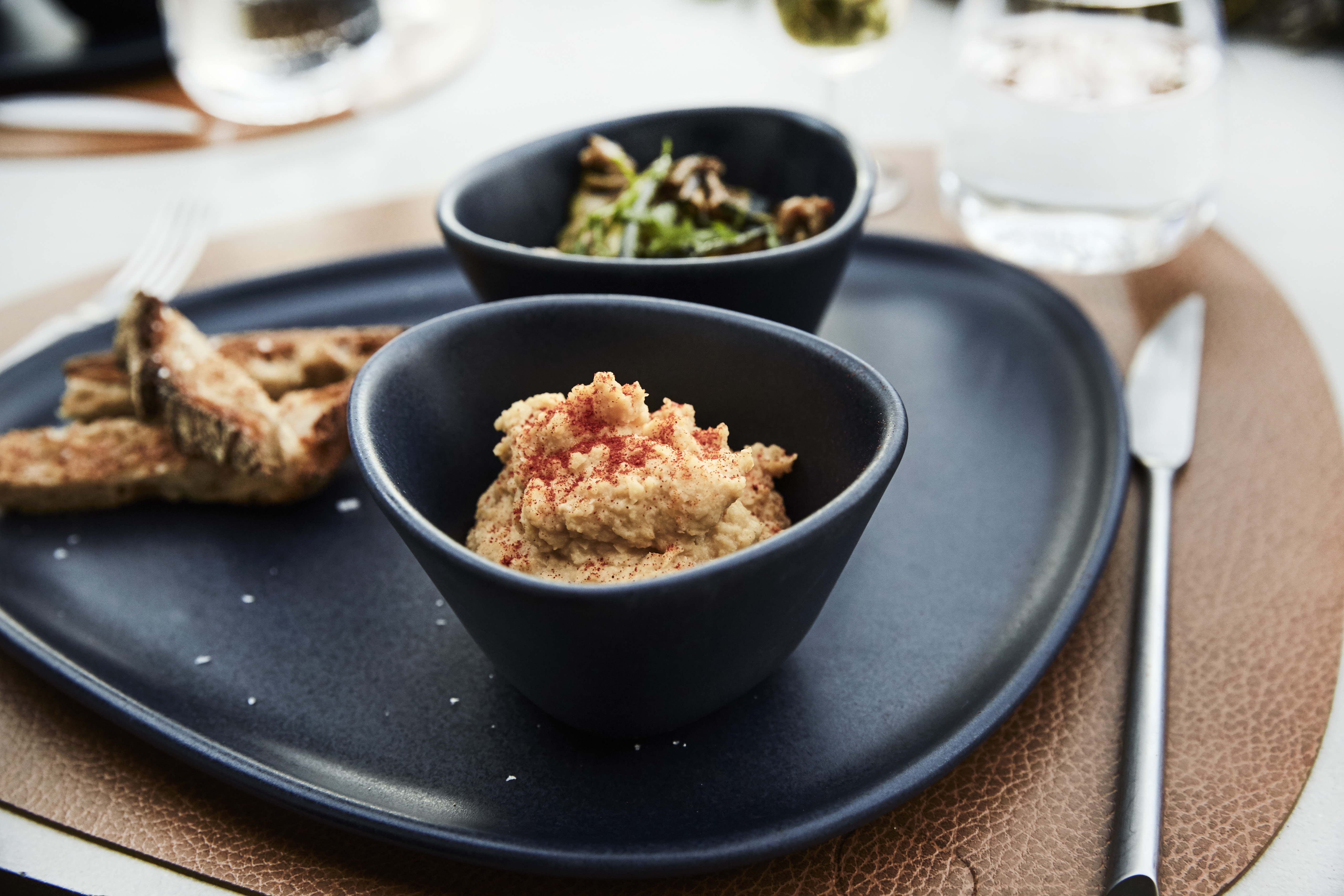 990166 Чаша маленькая 1 шт (11х10х6см) каменная керамика, черная;LIND DNA  - Вид №1