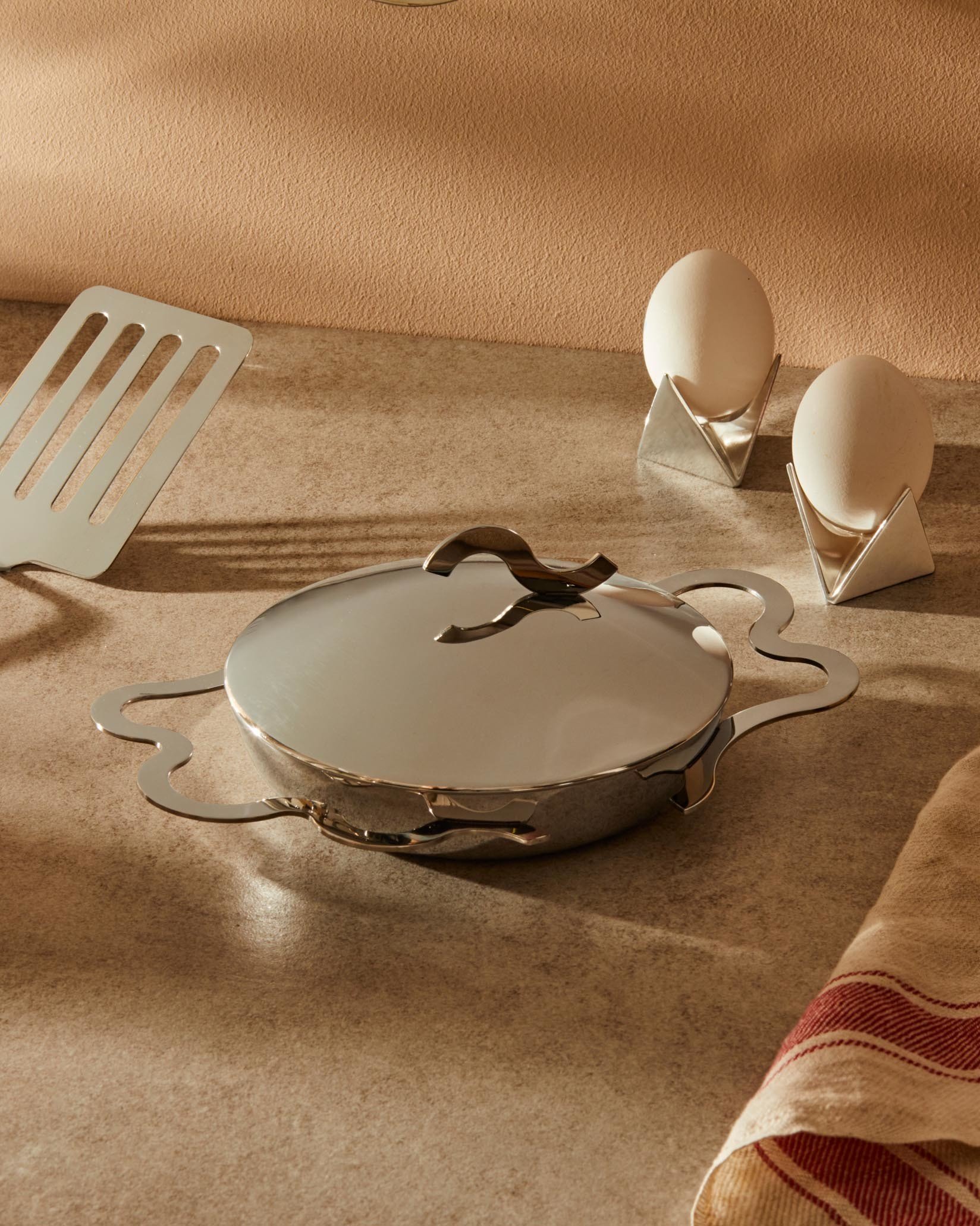 AGO01 Подставка для яйца Фарфоровая Alessi Италия  - Вид №1