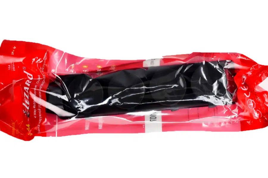 Розетка наруж. уст-ки 4-ая с заглушками 2Р+РЕ 1х16А 220-240V (каучук) черный LEZARD 106-0400-0107