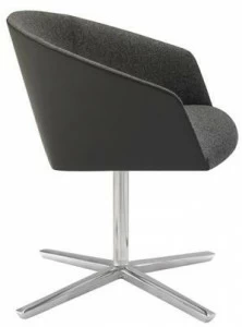 Andreu World Мягкое кресло на 4 спицы с подлокотниками Brandy So2999