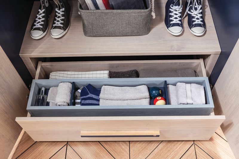 Шкаф распашной двухдверный бежевый Trio CILEK TRIO 00-3832150 Бежевый;серый Santreyd - Вид №8