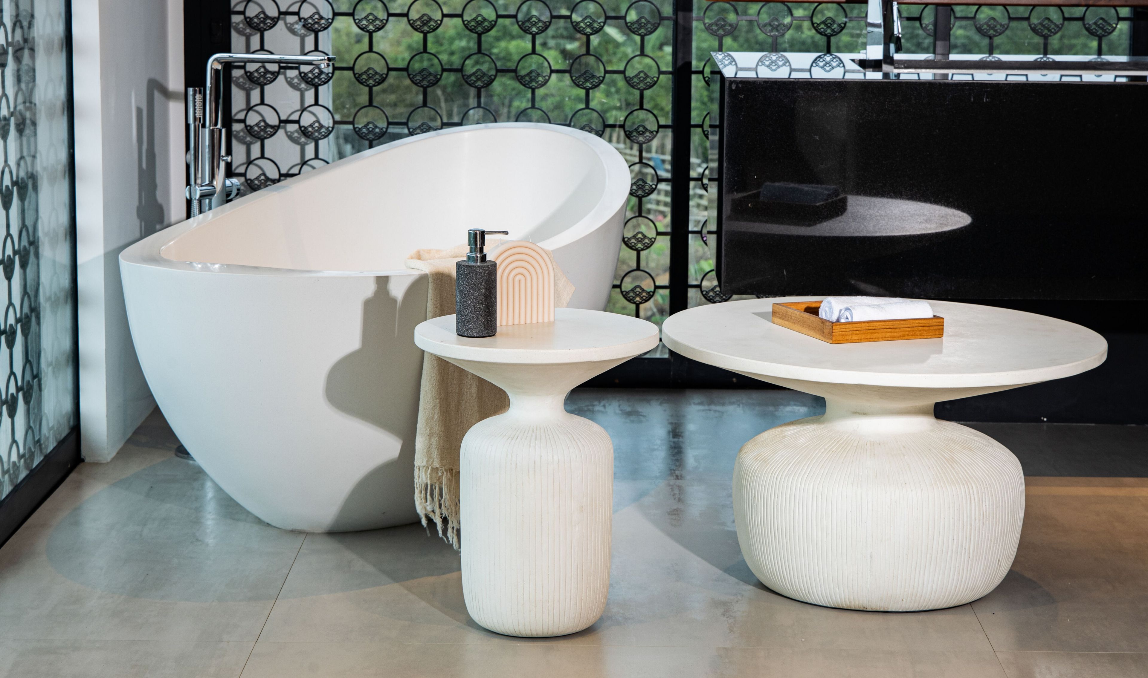 Круглый журнальный столик из волокнистого бетона cbdesign Space ARCH-00033654 - Вид №1