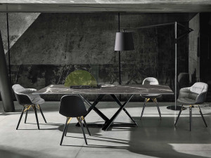 Прямоугольный обеденный стол из стали и дерева