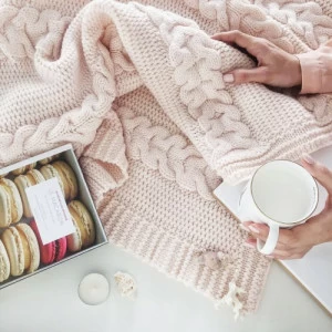 Плед LILIAN crem APERO ВЯЗАНЫЕ, ОДНОТОННЫЕ 010314 Молочный;белый