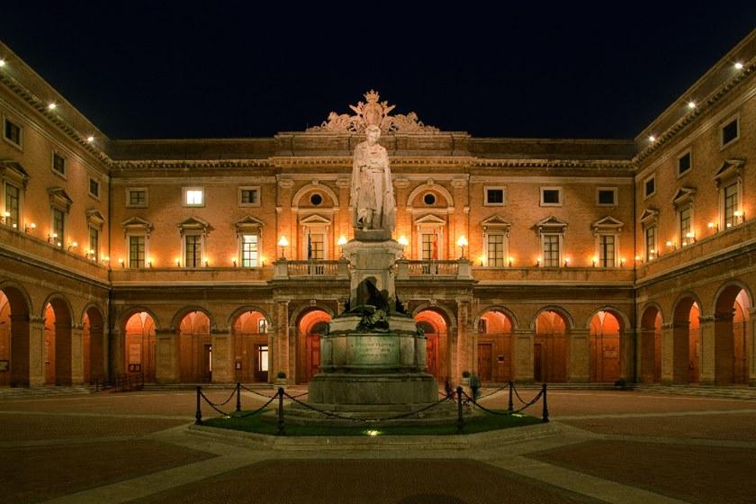 iGuzzini Регулируемый светодиодный проектор для улицы из литого под давлением алюминия Lingotto sun-id-1497236 - Вид №1