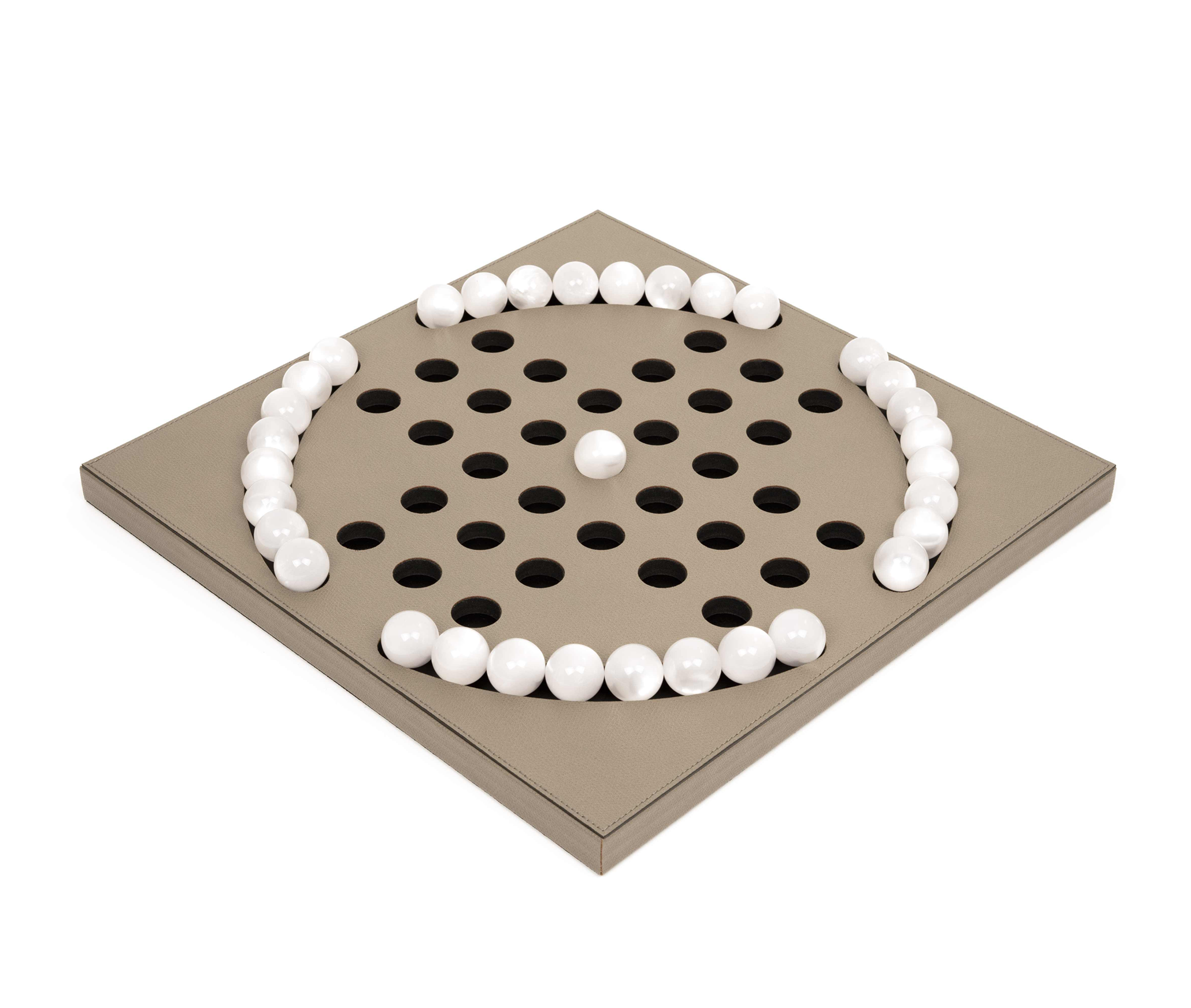 Пасьянс «Колышек» с жемчужными пешками - 39X39XH2,5 см / Grained-Leather_earth Pinetti 00.1023.029.049