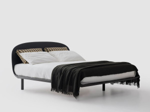 Деревянная двуспальная кровать