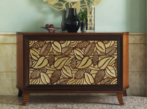 Деревянный комод