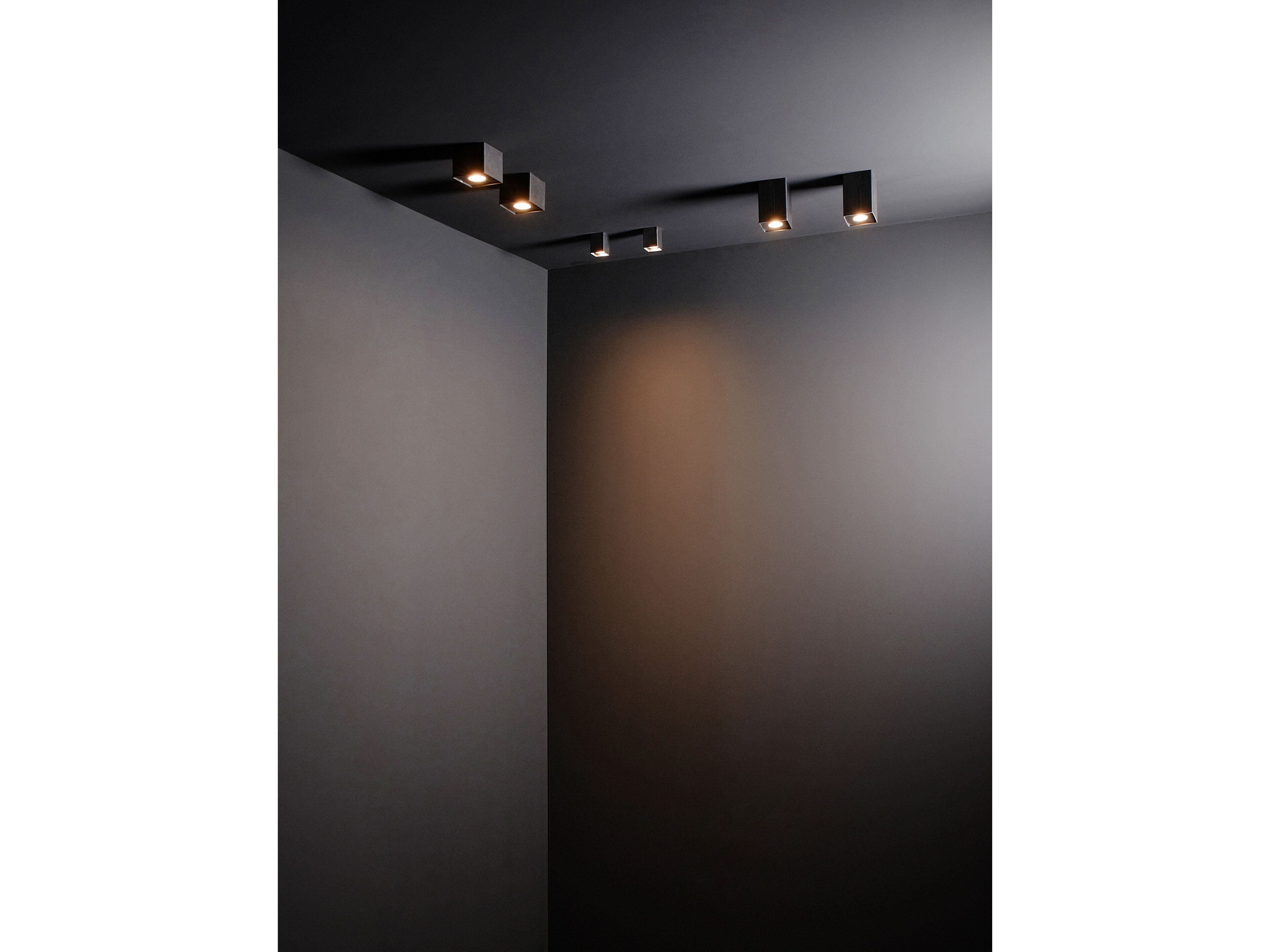 Железный потолочный светильник Renzo Serafini куб ARCH-00106013