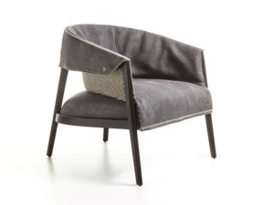 Кресло с подлокотниками