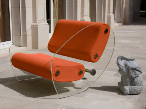 Кресло с подлокотниками