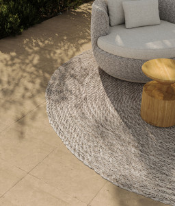 Ковер ручной работы из синтетического волокна