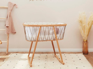 Деревянная кроватка