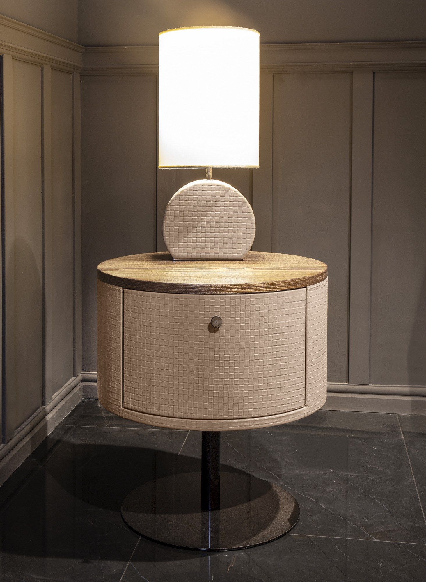 Круглая тумбочка из ясеня Formitalia Overseas ARCH-00133686 - Вид №3