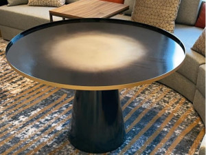 Круглый стальной журнальный столик