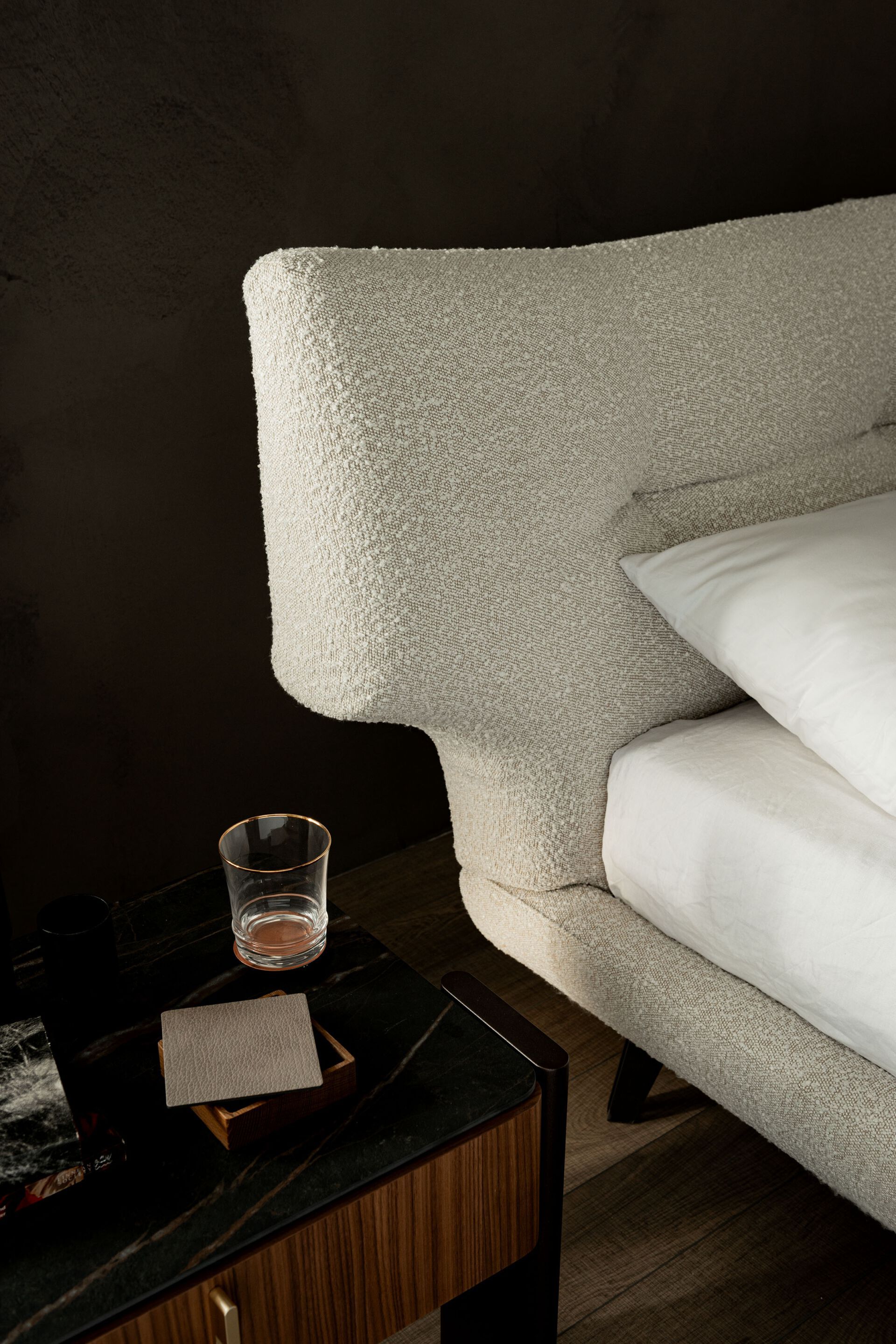 Двуспальная мягкая кровать из ткани Cattelan italia THOMAS ARCH-00053416 - Вид №1