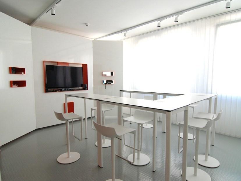 Wiesner-Hager Регулируемый по высоте барный стул из полиуретана с подставкой для ног Macao 2250 - Вид №5