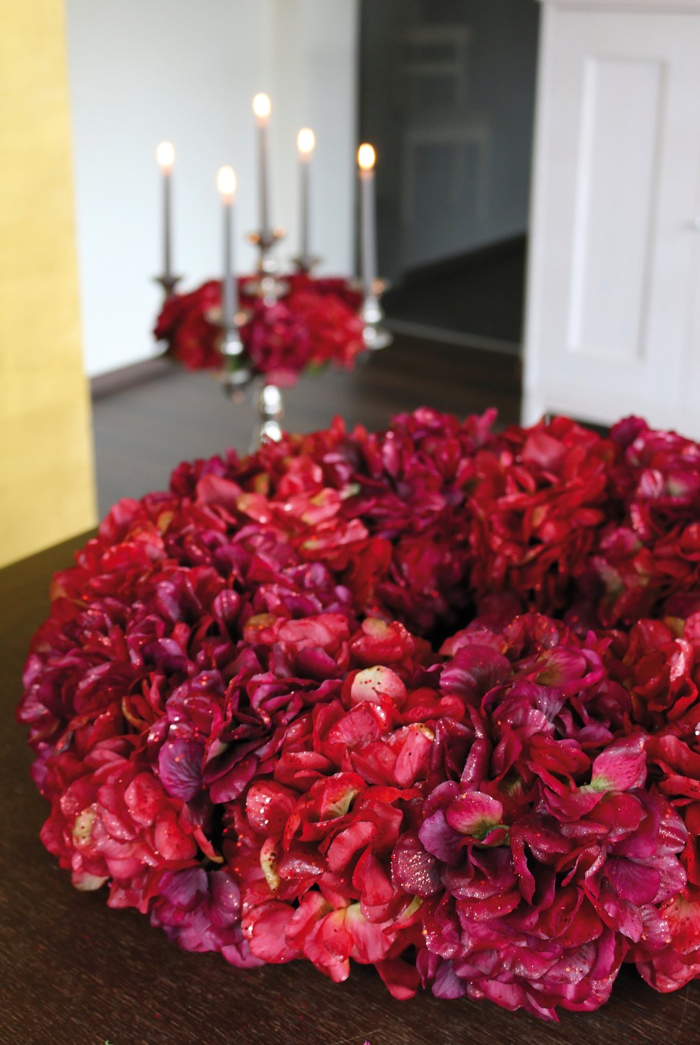 2010 432 a3 Искусственный венок из гортензии с глиттером, Ø 55 см, бордово-золотой H-andreas  - Вид №6