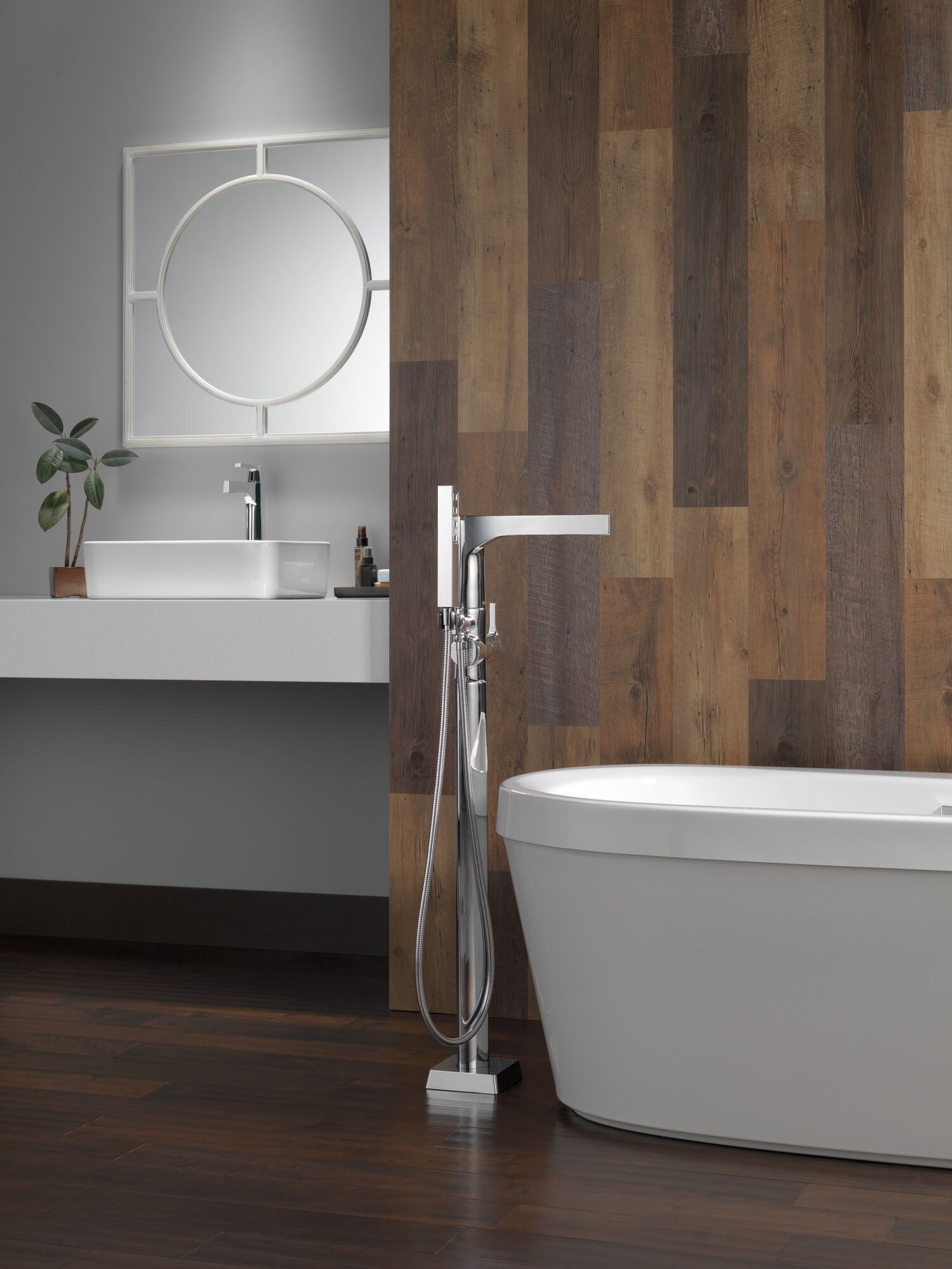 T4774-FL Напольная накладка для ванны с одной ручкой и ручным душем Delta Faucet Zura Хром  - Вид №8