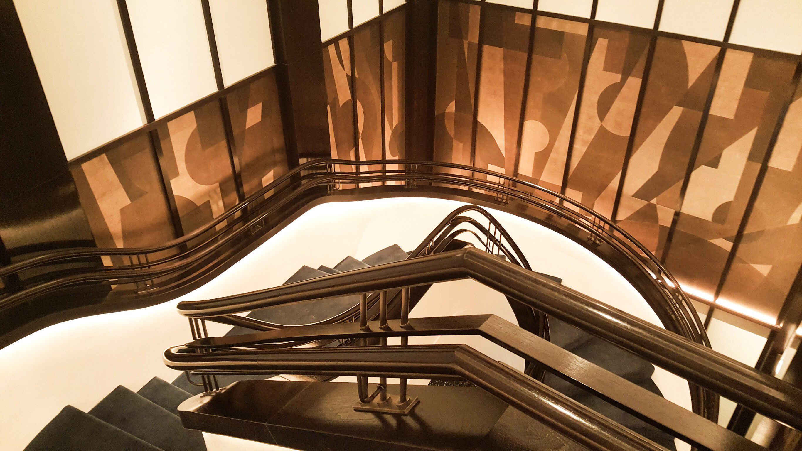 Винтовая лестница в классическом стиле со светодиодами Siller Treppen ELEGANCE ARCH-00135291 - Вид №1