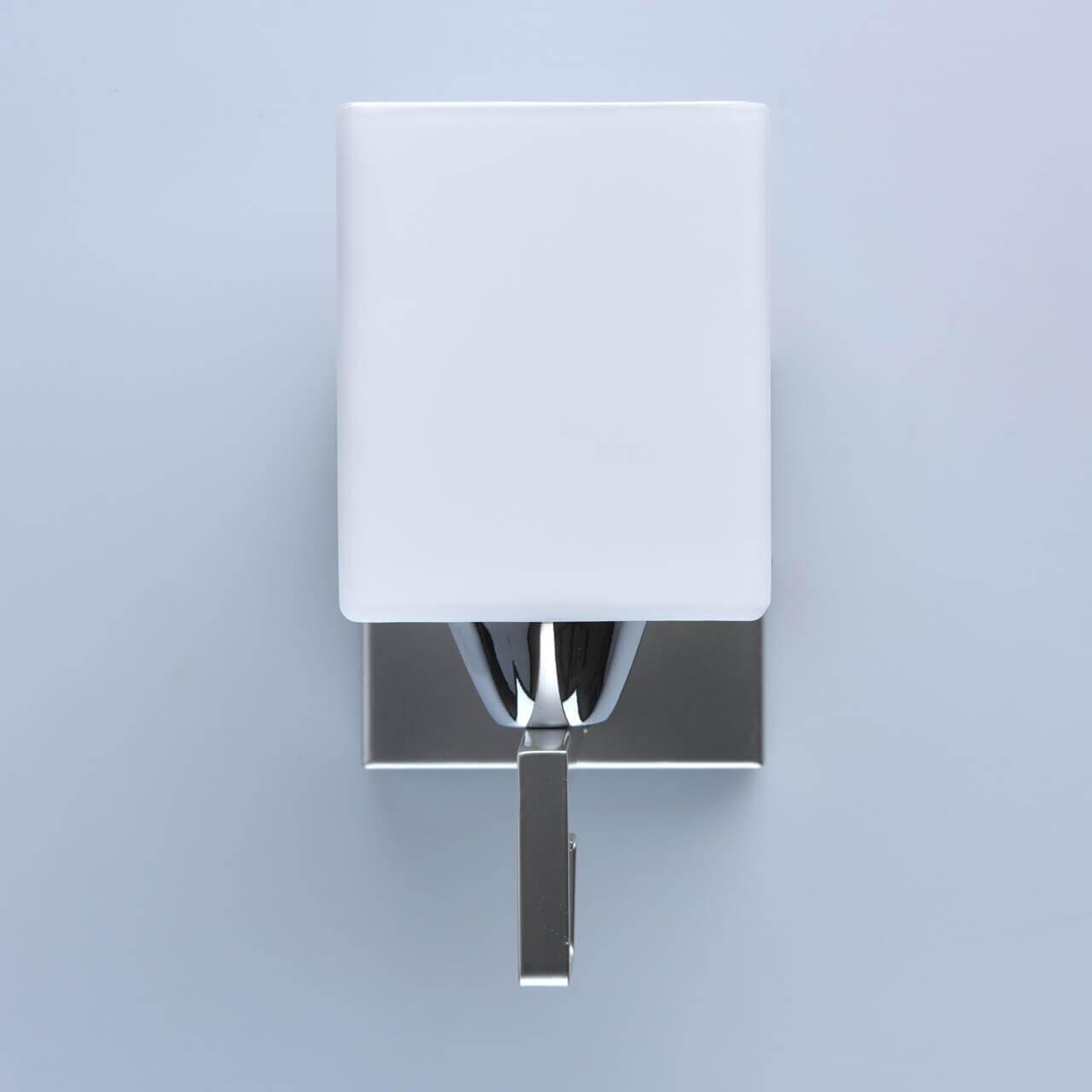 Бра со стеклянным плафоном белое Тетро 673024101 DE MARKT ТЕТРО 00-3929192 Белый;серебро  - Вид №1