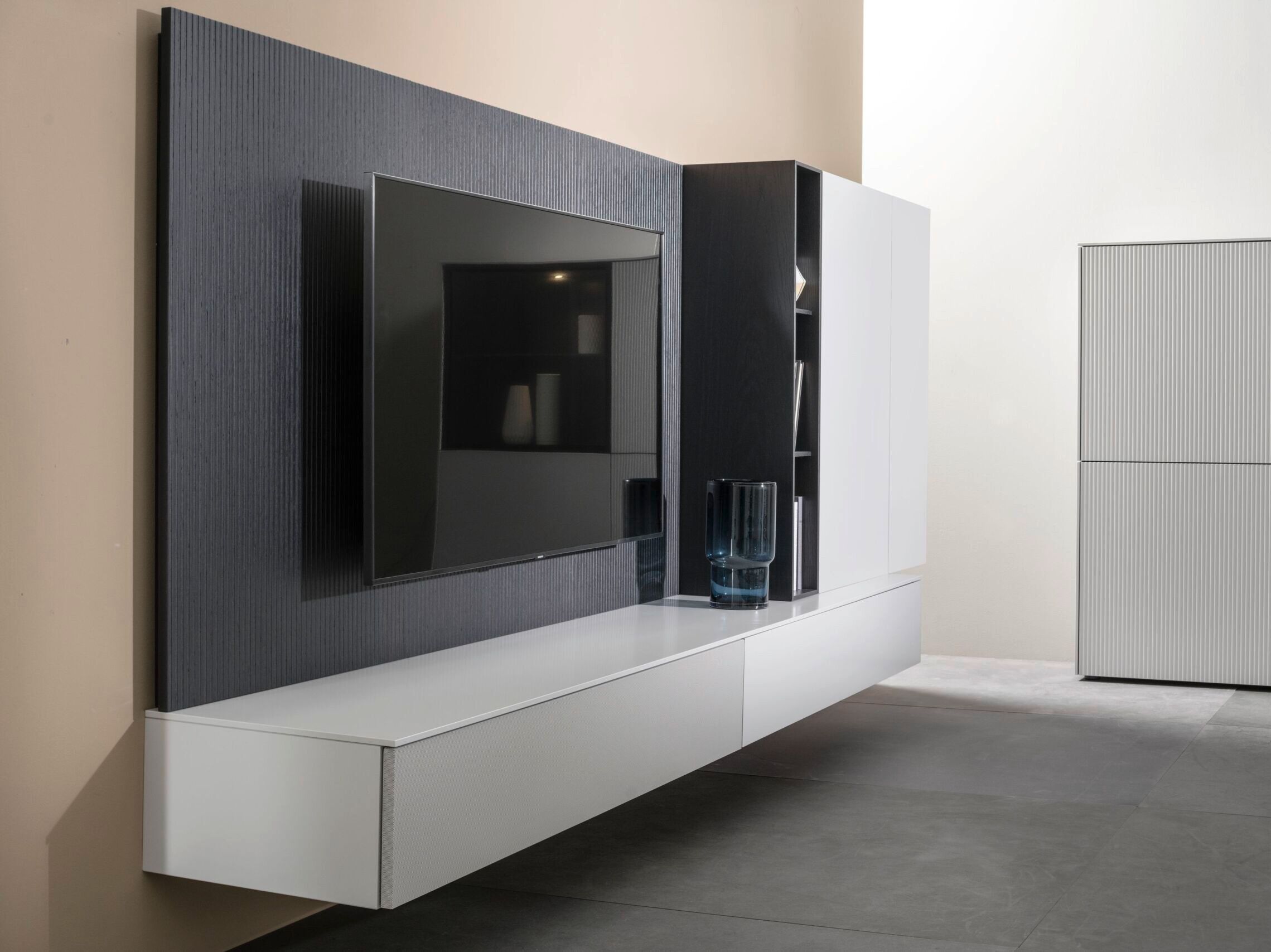 Оборудованная стена с подставкой для телевизора Sudbrock Möbelhandwerk куб ARCH-00030678 - Вид №1