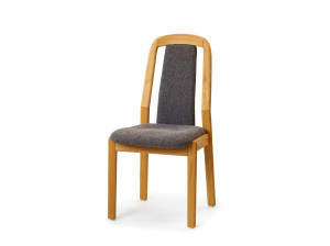 Деревянный стул